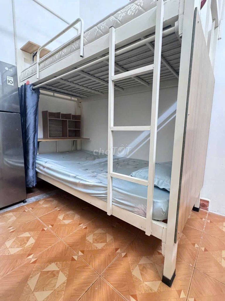 The dorm is cheap near gtvt-dum, full interior, down to the first 800 k.