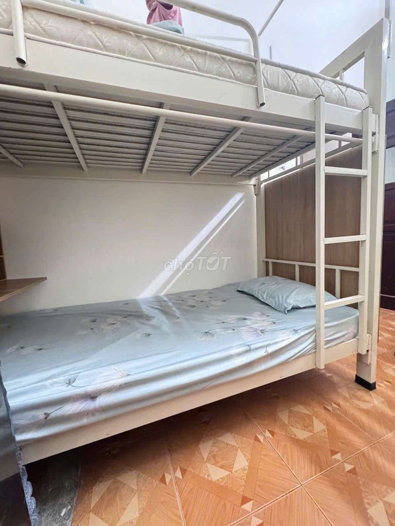 The dorm is cheap near gtvt-dum, full interior, down to the first 800 k.