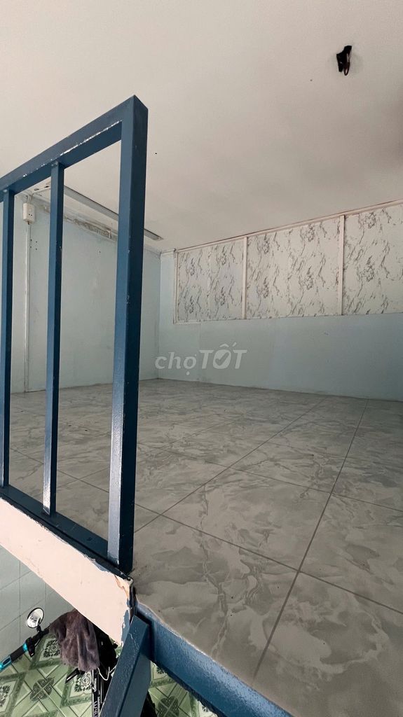 Room in front of the ground floor.