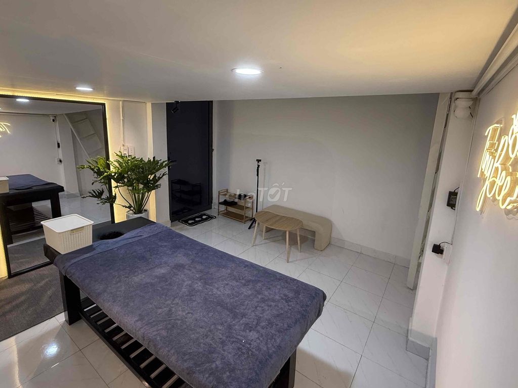To rent kiot near the flower park