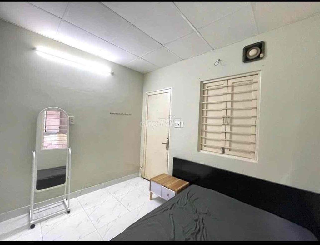 Rent the living room right off the wronggon pearl, walk to the bridge.
