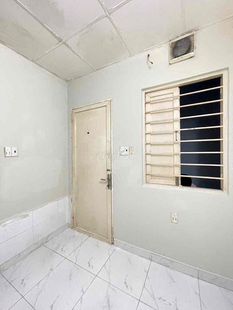 Rent the living room right off the wronggon pearl, walk to the bridge.