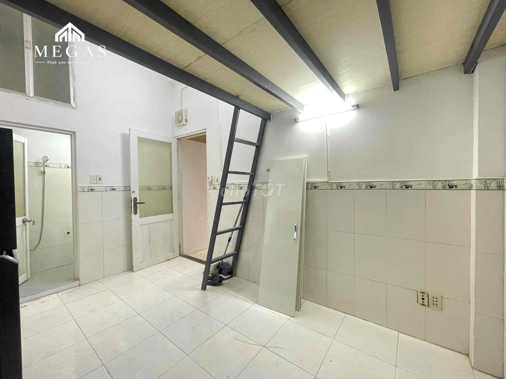 The motel near vhu is full of comfort, with a dryer machine.