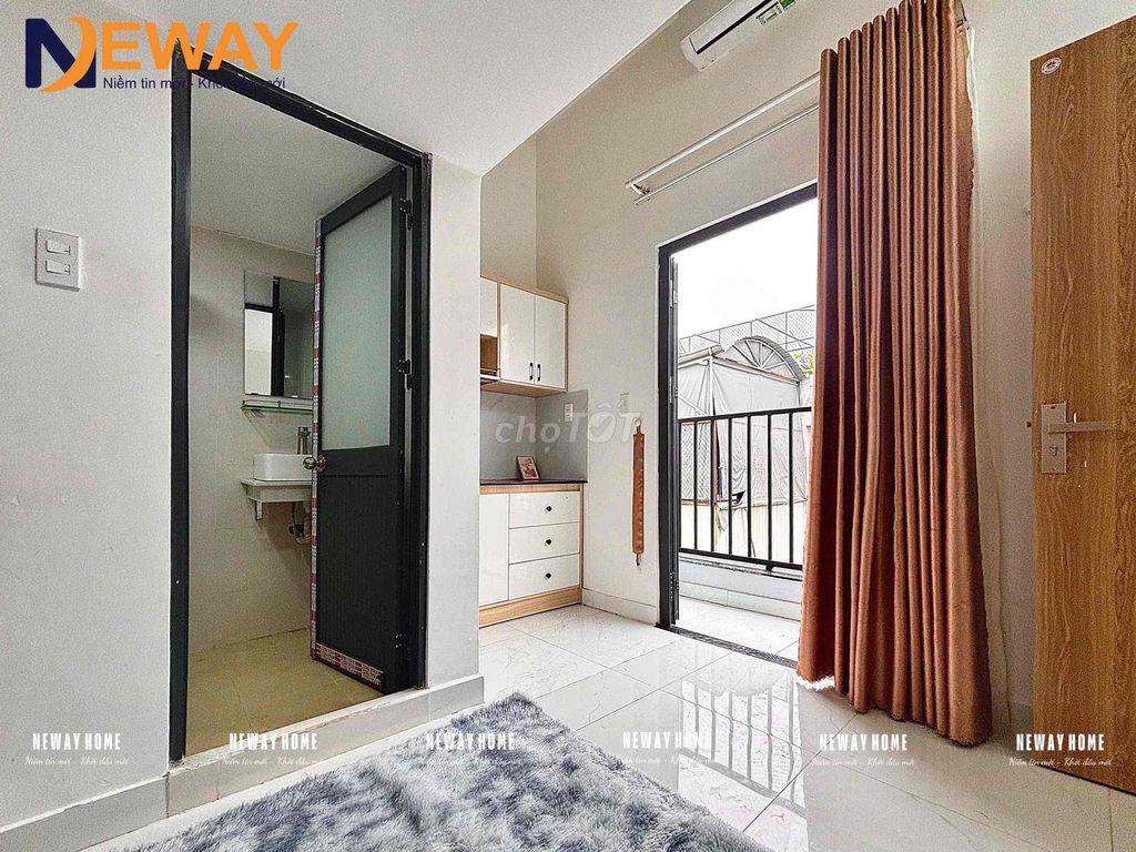 There's a balconies in the living room right on Tân Sơn Nhì.