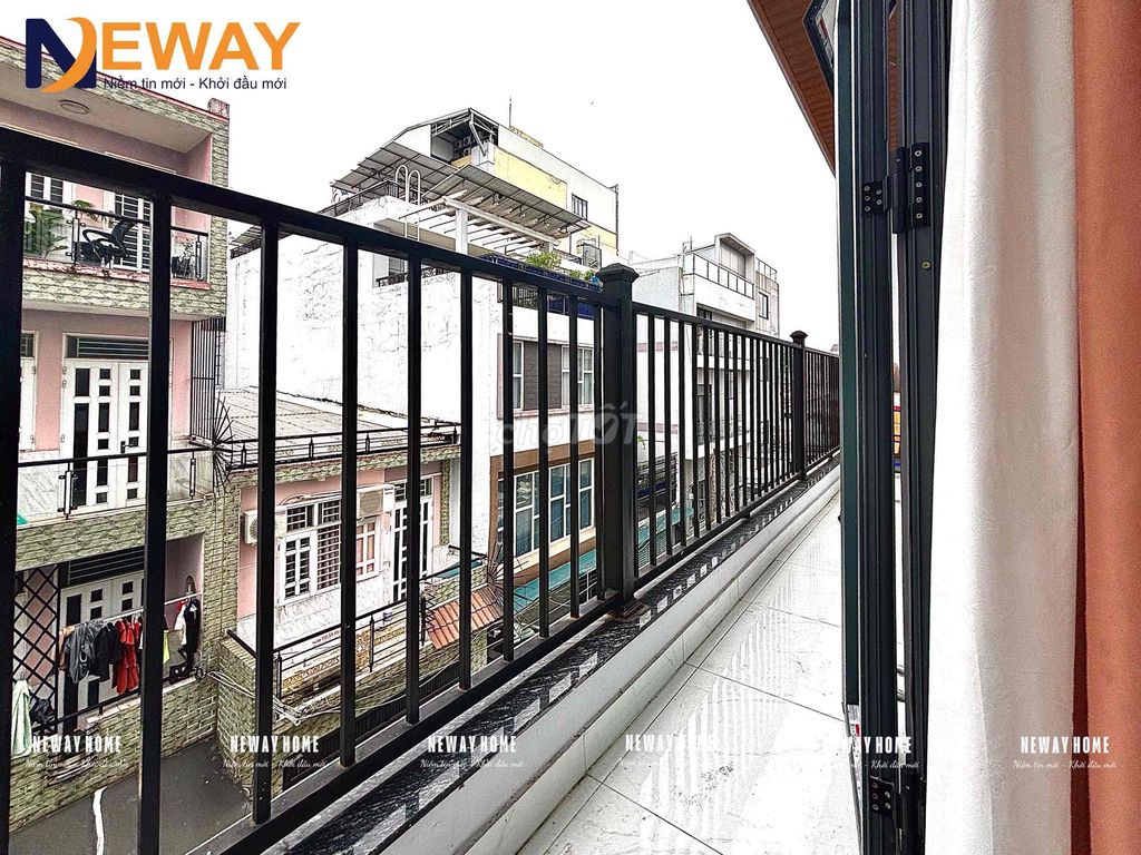There's a balconies in the living room right on Tân Sơn Nhì.