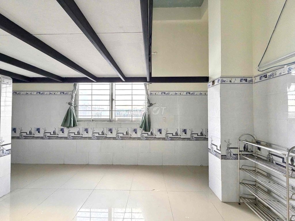 A two-metre low-priced hotel room. Hoàng Hoa Thám.
