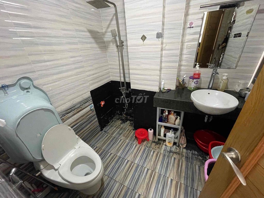 I have a room for rent.