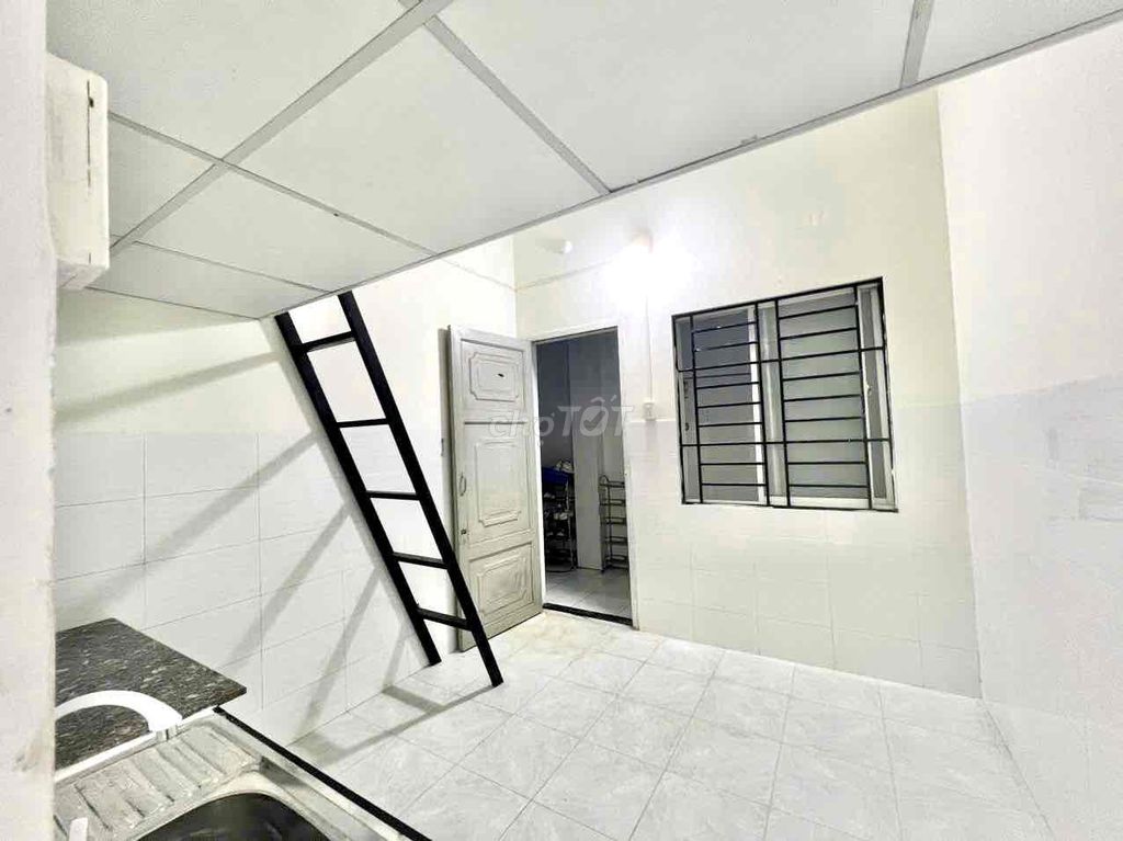 We'll hire the Cooler Machine Room, right from the station.