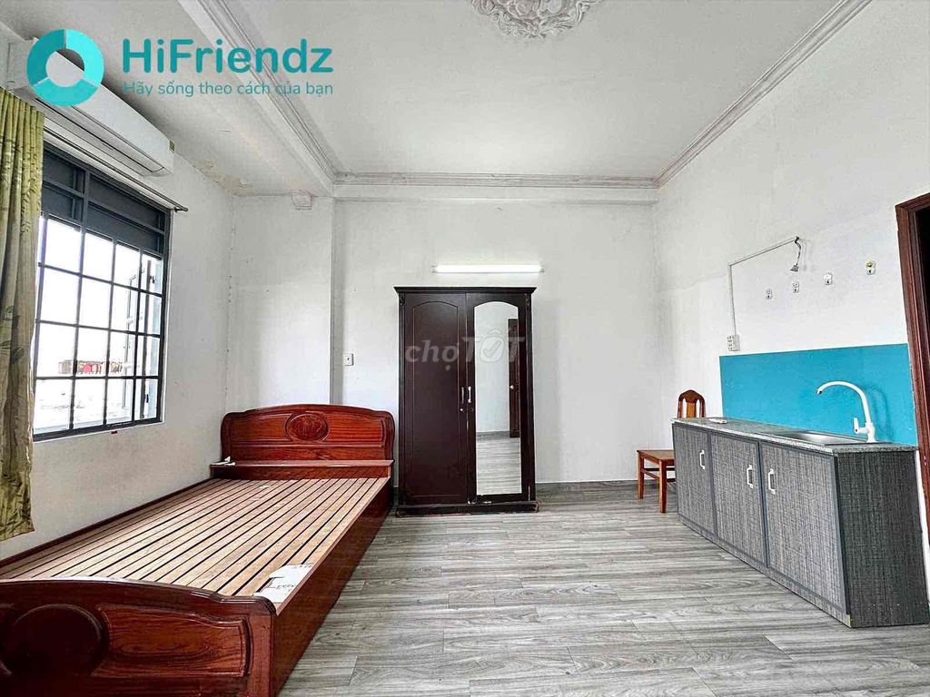 We'll rent a room at 4 stations near the University of Deng.