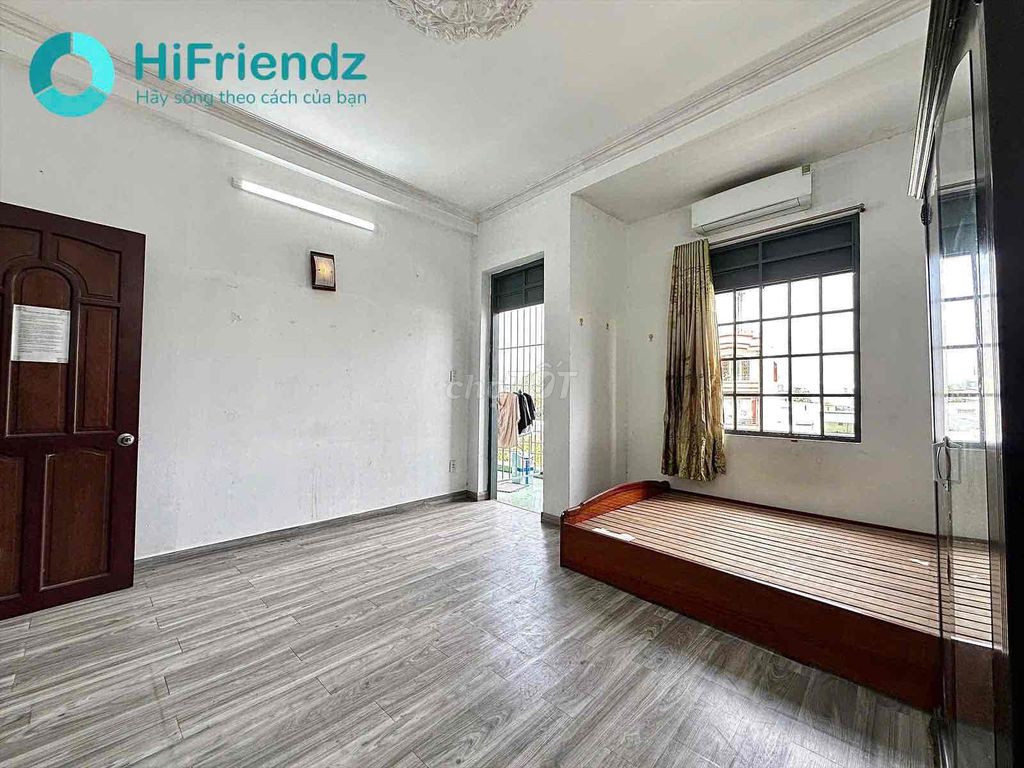 We'll rent a room at 4 stations near the University of Deng.