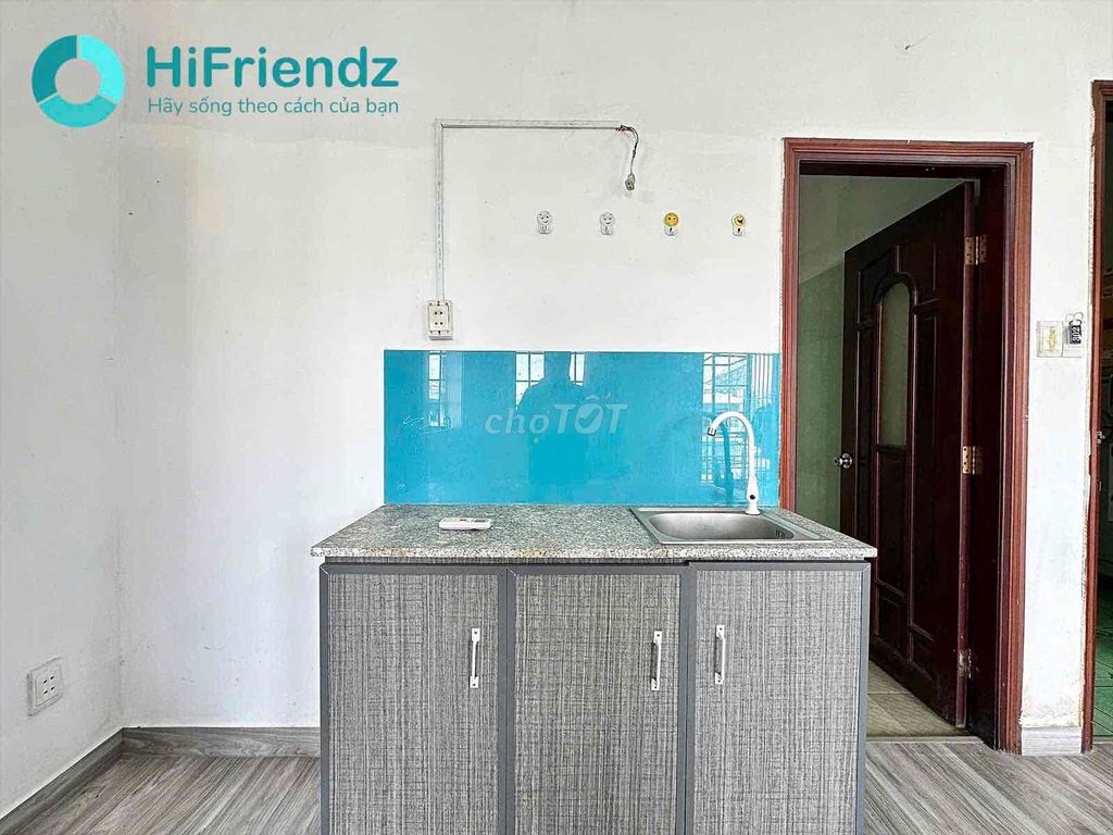 We'll rent a room at 4 stations near the University of Deng.