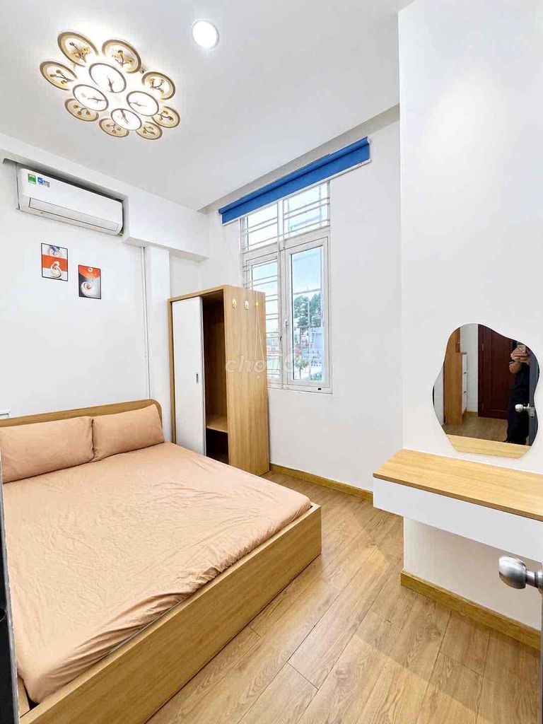 Pass a bed room. A two-size, super-splitty bedroom.