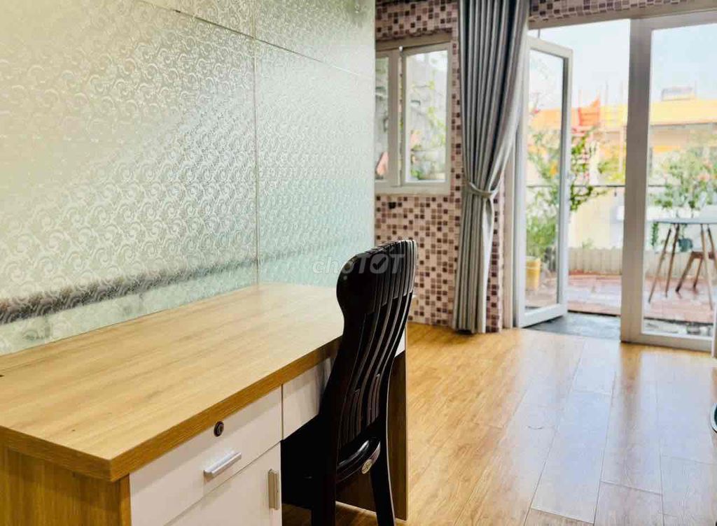 Rent a two-story bedroom. A full bathroom. Kreach Jamona City.