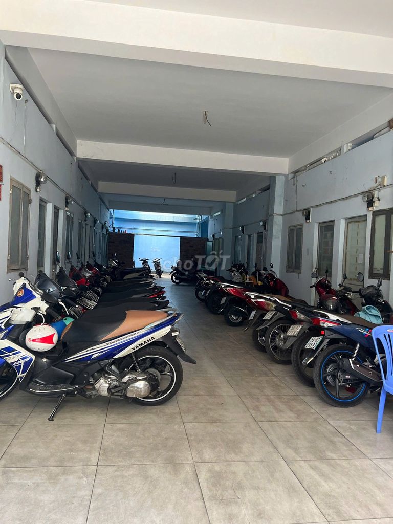 Nguyễn Văn Quá hotel-- 2.7 million a month.