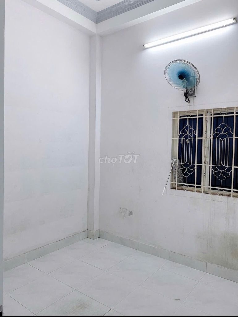 Rent room empty 10 meters 2 root house (unmaster)