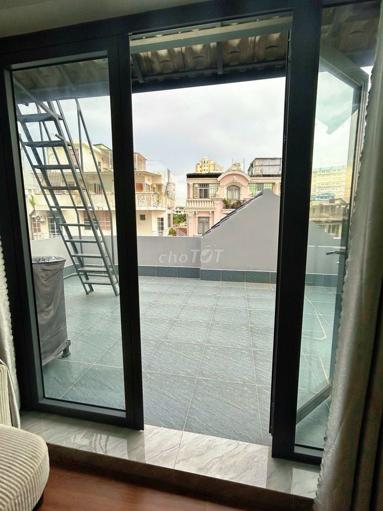 Rent studio full interior - super-wide balcony district 3