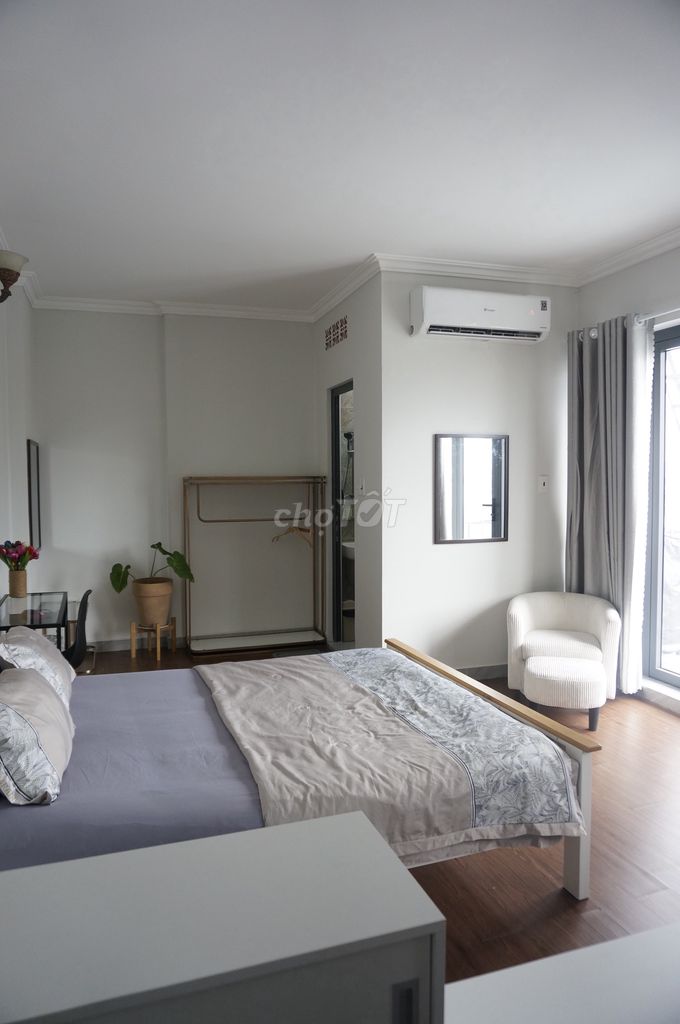 Rent studio full interior - super-wide balcony district 3