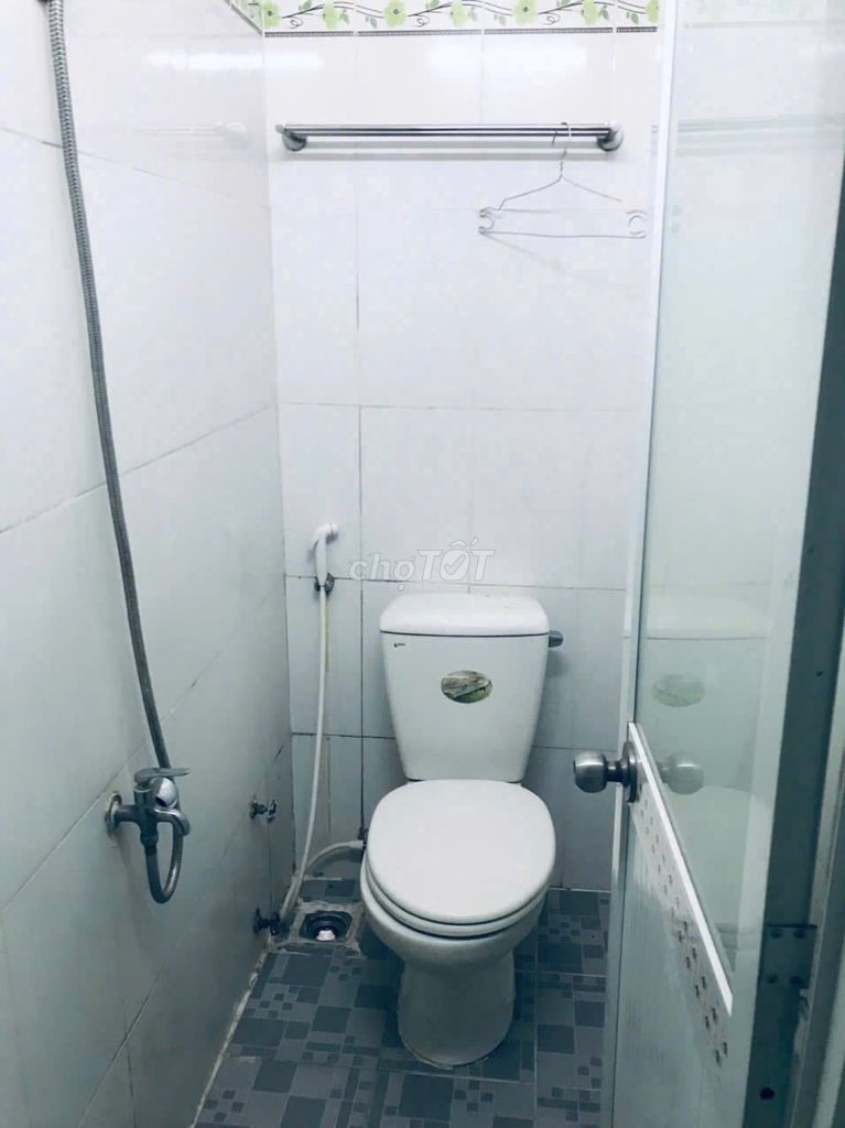 Rent room for women.