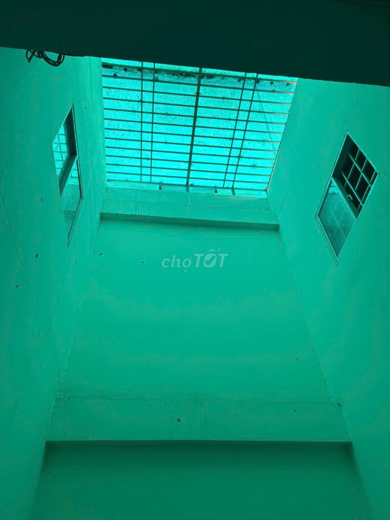 Rent room for women.