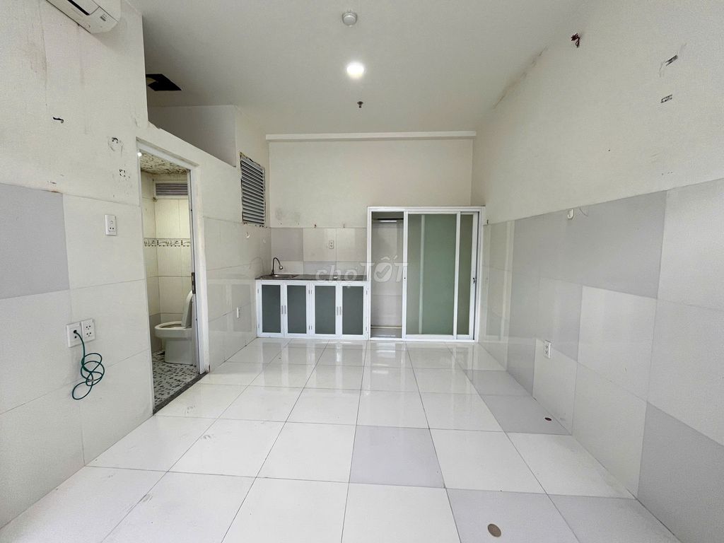 Room full of well-priced interiors right on the harem, cv flower