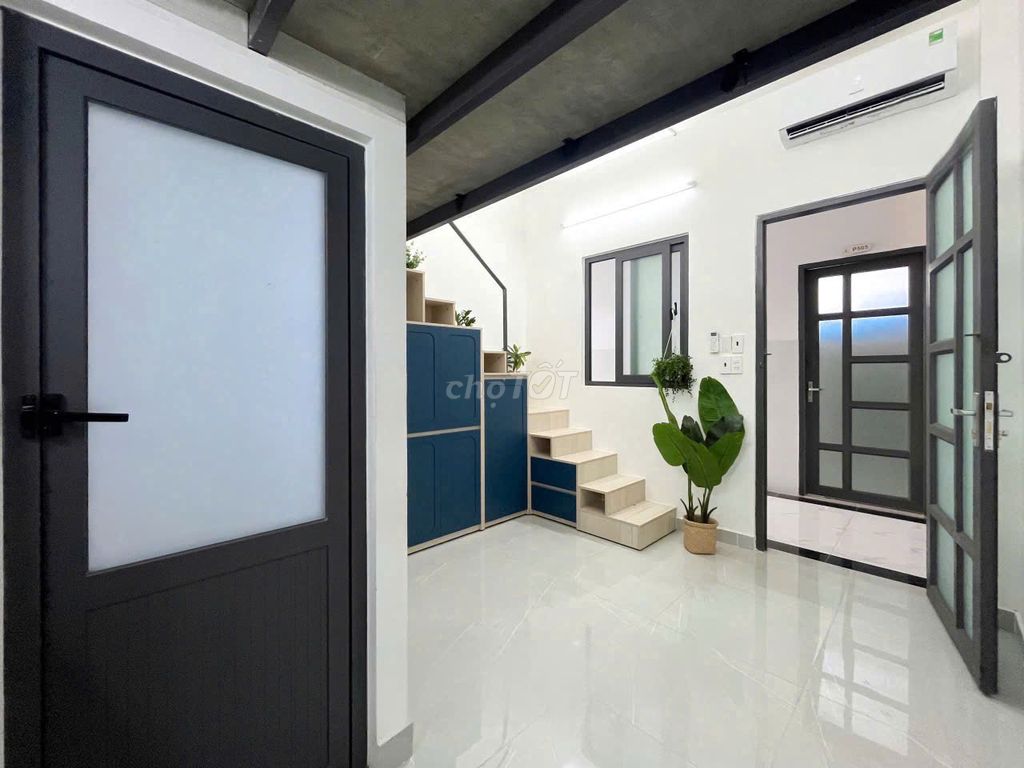 The modern-day owner of the University of Haah, vl-5 P comes out to emart pvt-full interior