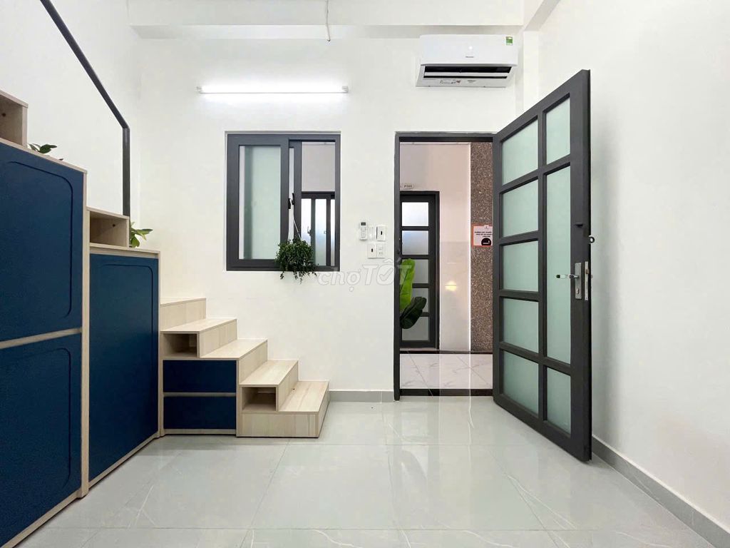 The modern-day owner of the University of Haah, vl-5 P comes out to emart pvt-full interior
