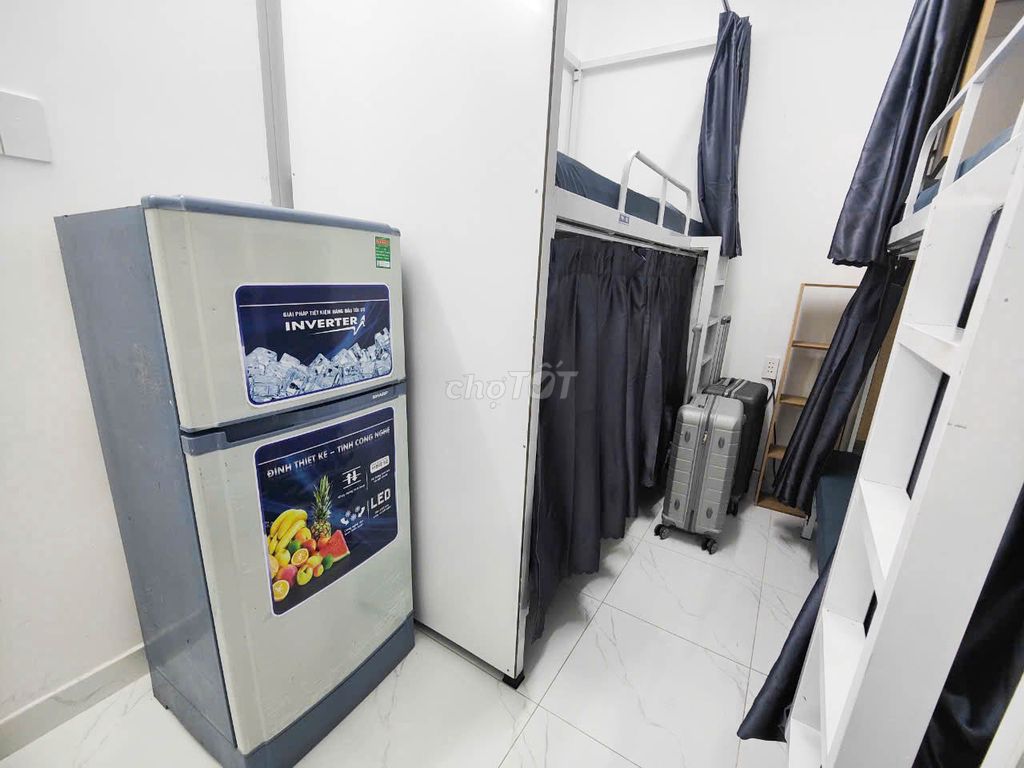 Women's dorms are three minutes away, spkt 3 P rides just four friends per room, full interior, now free
