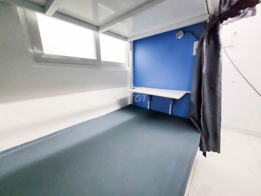 Women's dorms are three minutes away, spkt 3 P rides just four friends per room, full interior, now free