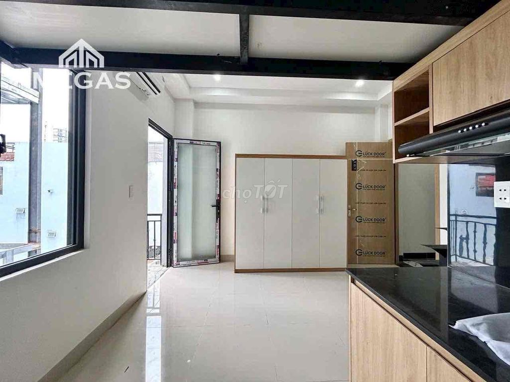 New room, balcony, spring break, peaceful fall, global City