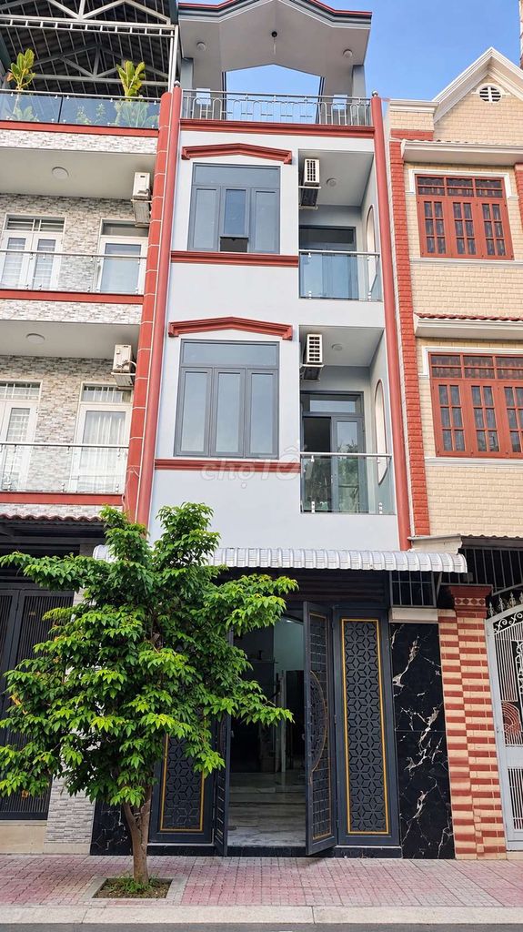 Rent room four and a half men, 30 meters wide, full furniture.