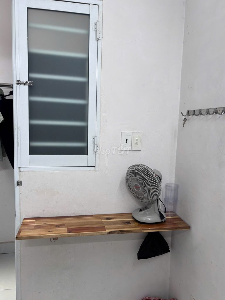 Rent room for only 1.5 million -- the pink is missing, P. Seven, four, four, four.