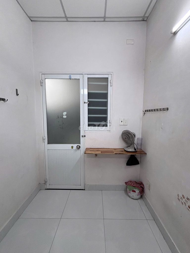 Rent room for only 1.5 million -- the pink is missing, P. Seven, four, four, four.