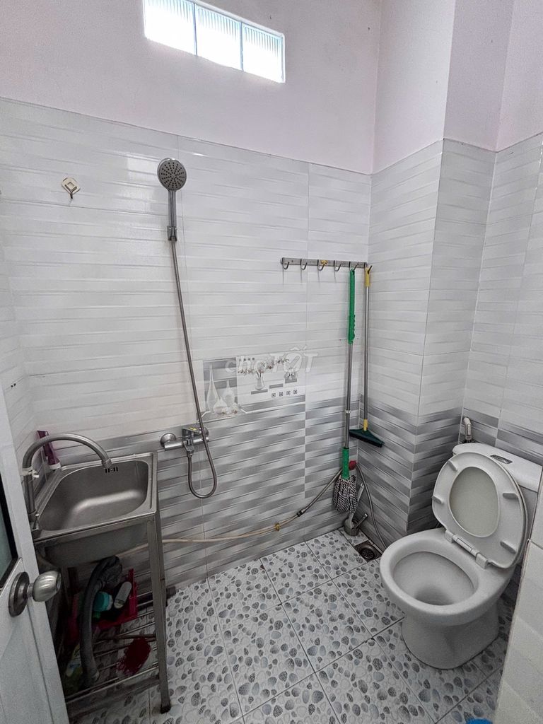 Rent room for only 1.5 million -- the pink is missing, P. Seven, four, four, four.