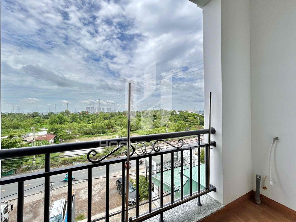 Rent a balcony room near lakeview City District 2