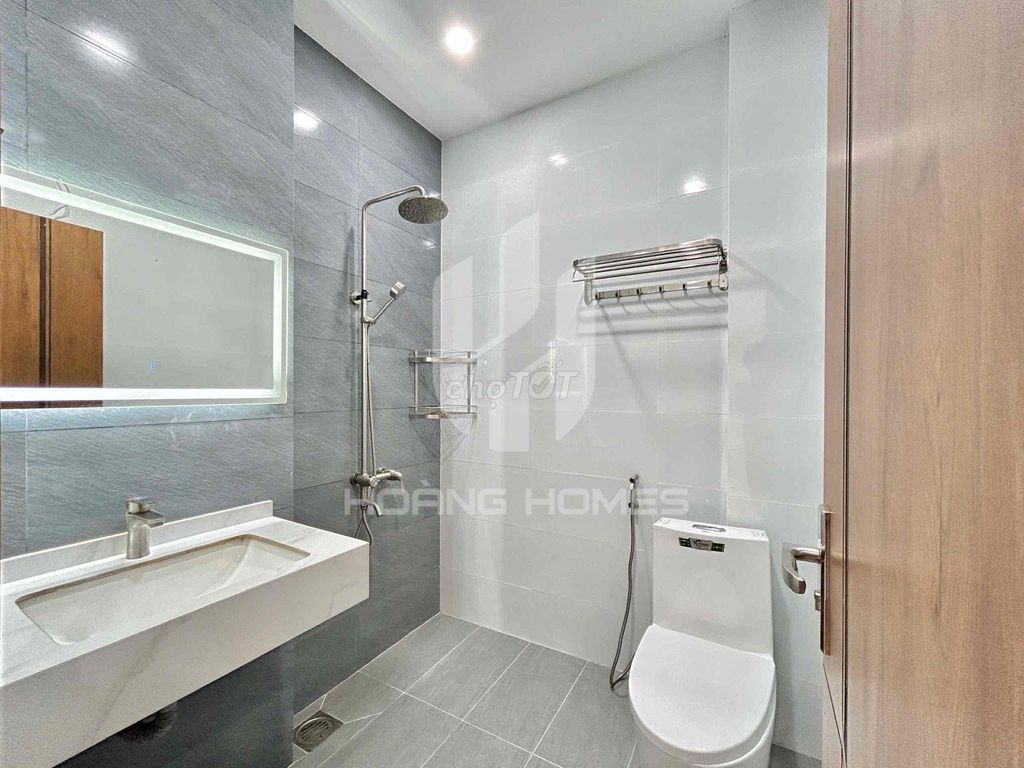 Rent a balcony room near lakeview City District 2