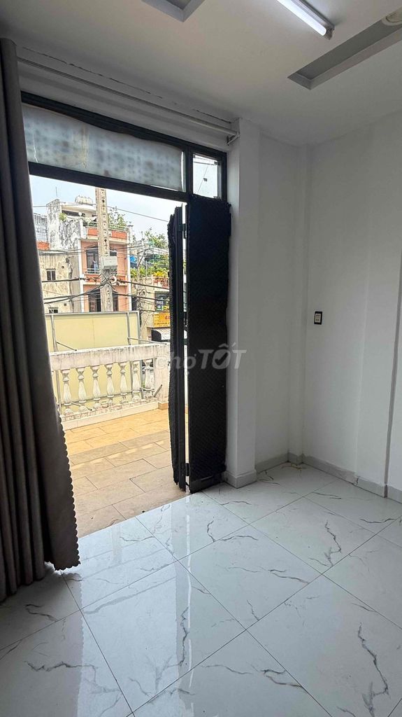 Rent a big balconies front room