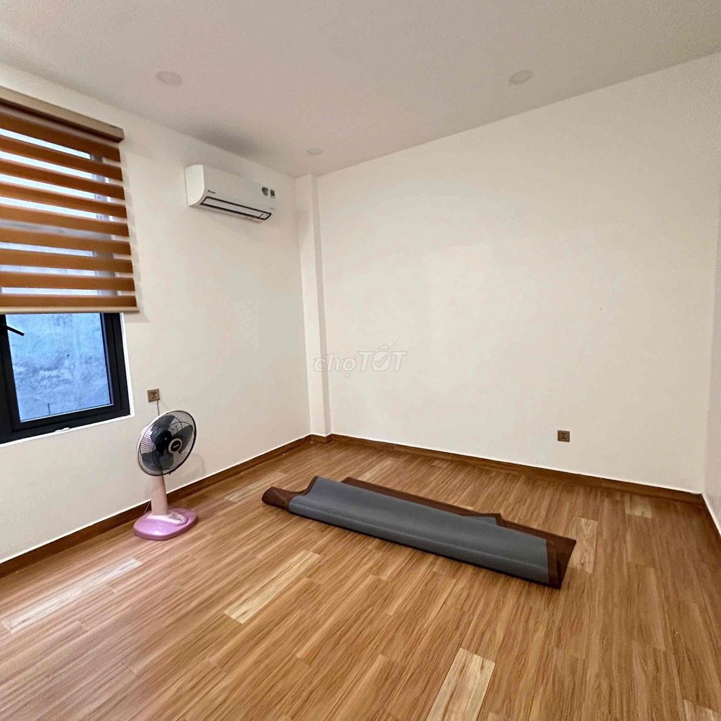 It's a nice 50 Vườn Lài alley room, just 3 million a month.