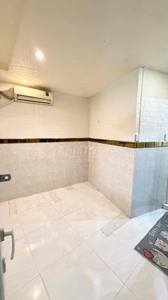 1 1st county motel, hot water, air conditioning, 3 million cooks.