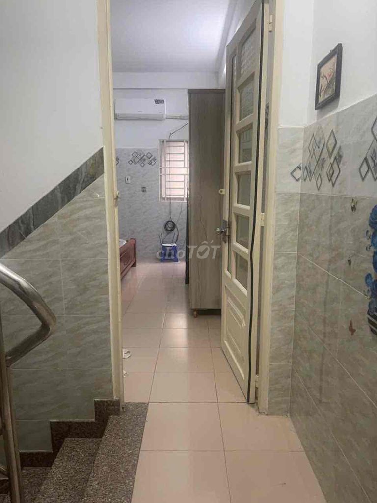 Rent a room on guard, a full house in Phú Nhuận.