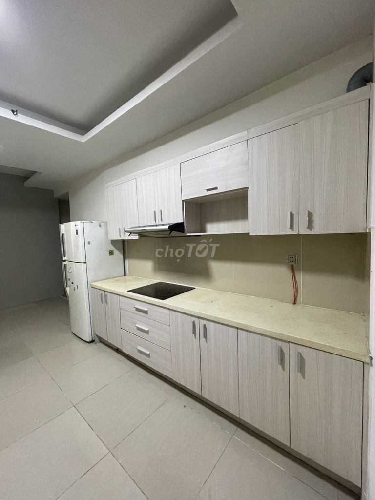 Rent small rooms, full interior, cheap rent in the German apartment