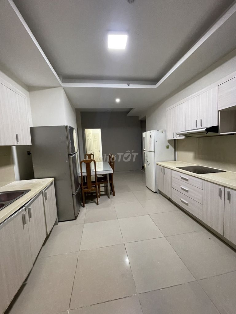 Rent small rooms, full interior, cheap rent in the German apartment