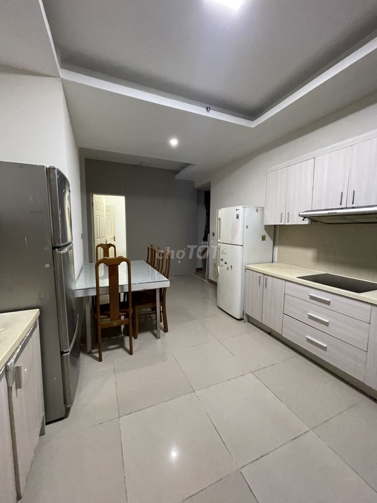 Rent small rooms, full interior, cheap rent in the German apartment
