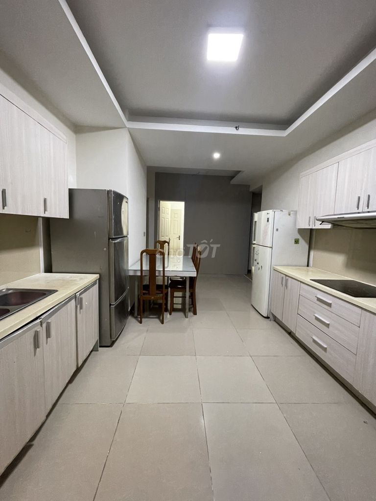 Rent small rooms, full interior, cheap rent in the German apartment