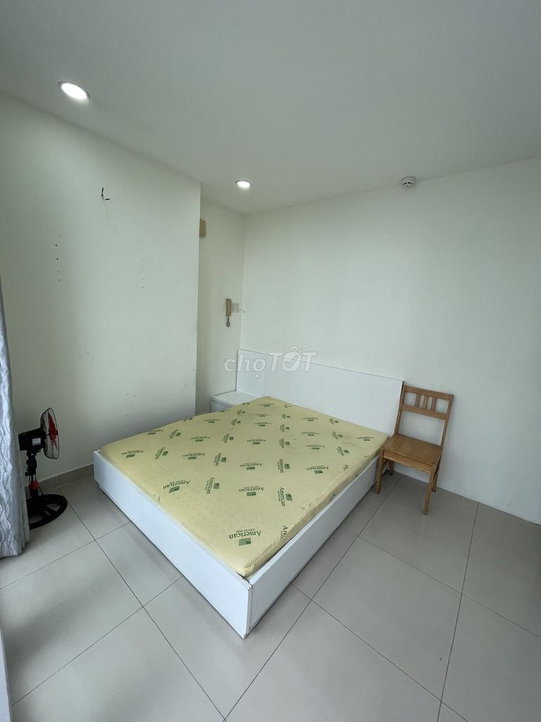 Rent room full balcon in aview apartment.