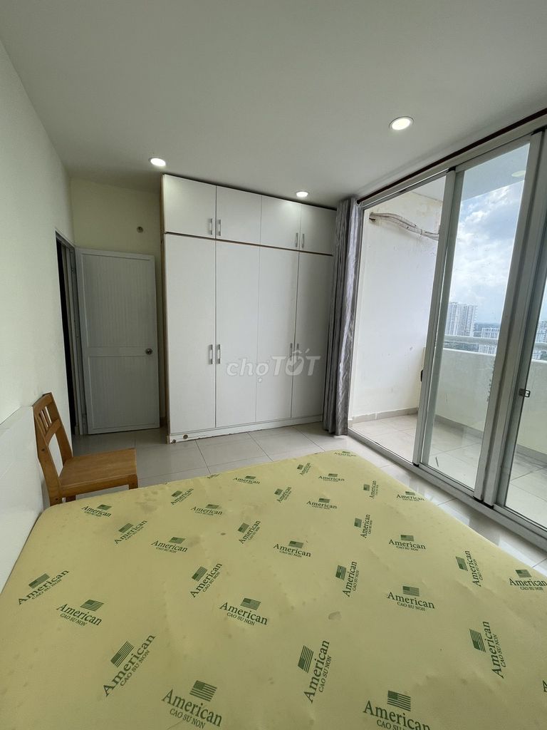 Rent room full balcon in aview apartment.