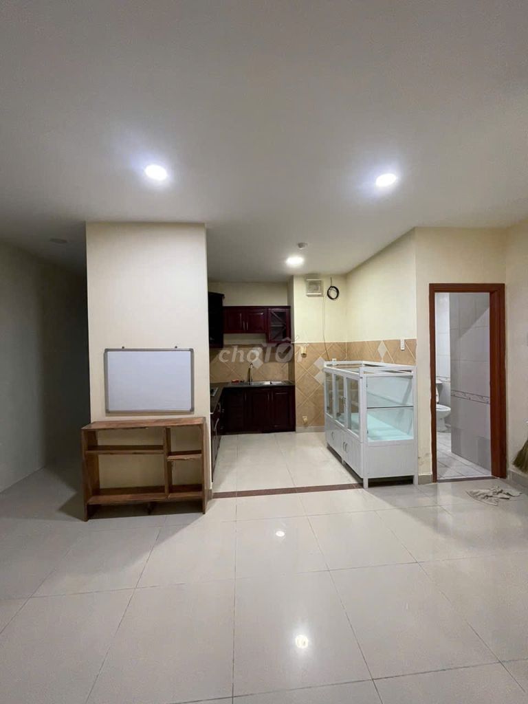 Rent room full balcon in aview apartment.