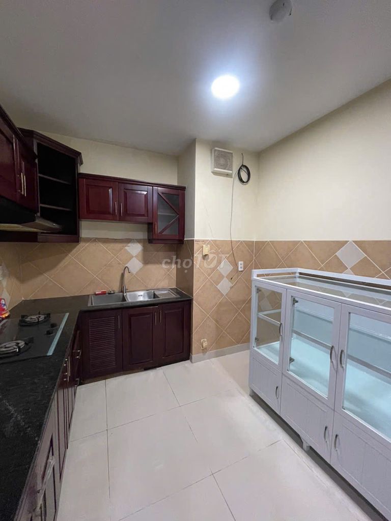 Rent room full balcon in aview apartment.