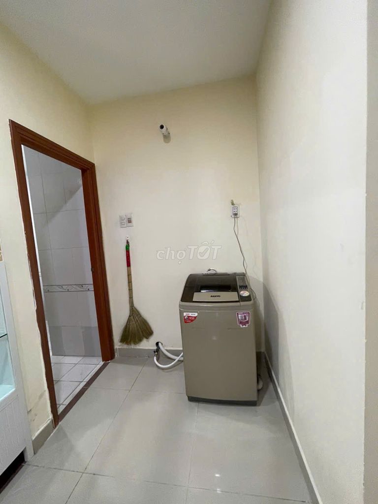 Rent room full balcon in aview apartment.