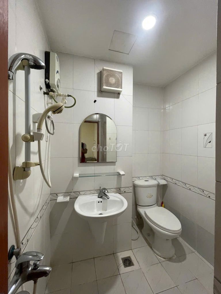 Rent room full balcon in aview apartment.