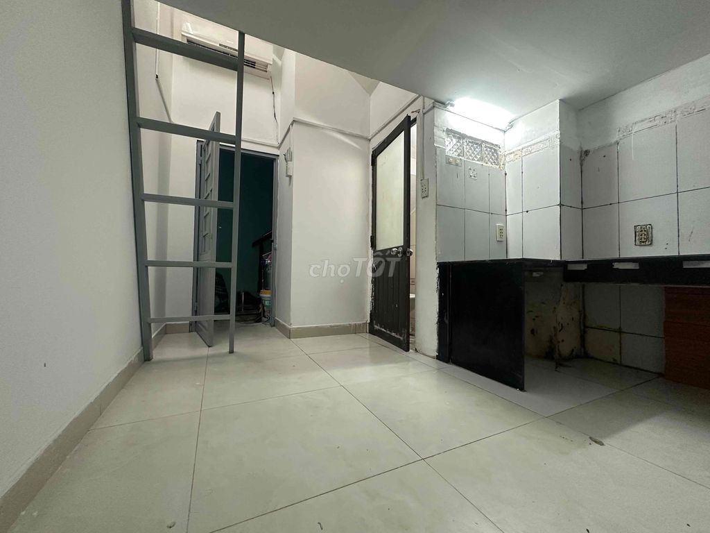 And the room for the main owner after the pink bed has air conditioning on it.